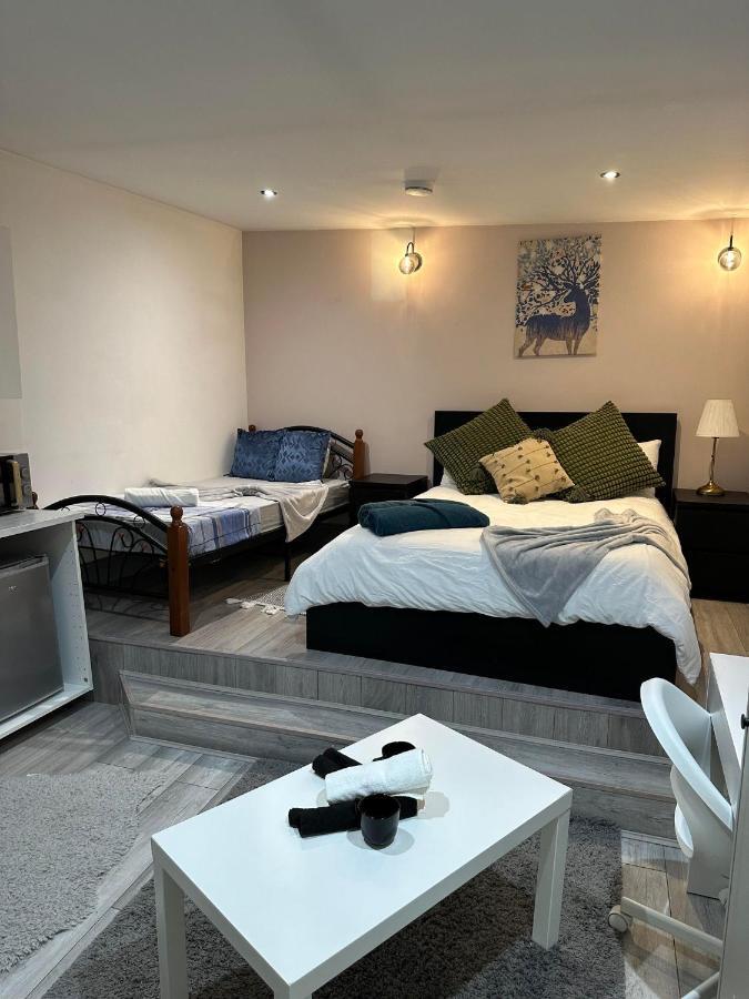 Charming Studio Apartment In London Exterior photo